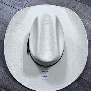 Cavender’s White Cowboy Hat with Wide Brim